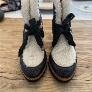 Black leather boots with white fur.